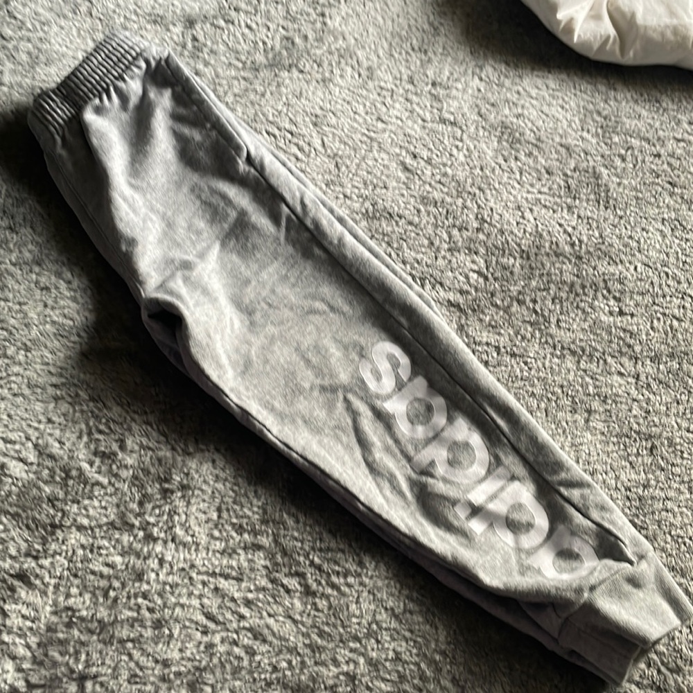 Boys 5 Adidas sweatpants/joggers